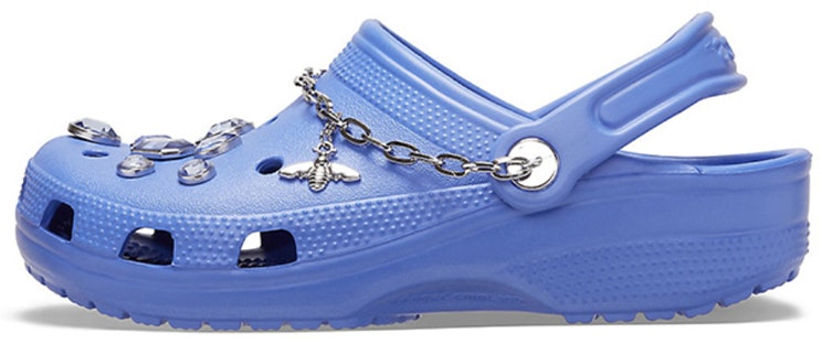 women-crocs-classic-clog-beach-blue-sandals-206744-434