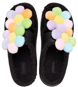 (W) Crocs Classic Cozy Daisy Clogs 'Hitam Multi' 209240-001 Shop (W) Crocs Classic Cozy Daisy Clogs 'Hitam Multi' 209240-001