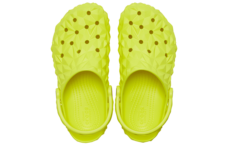 Shop (W) Crocs Klasik Geometris Clogs 'Hijau' 209563-76M