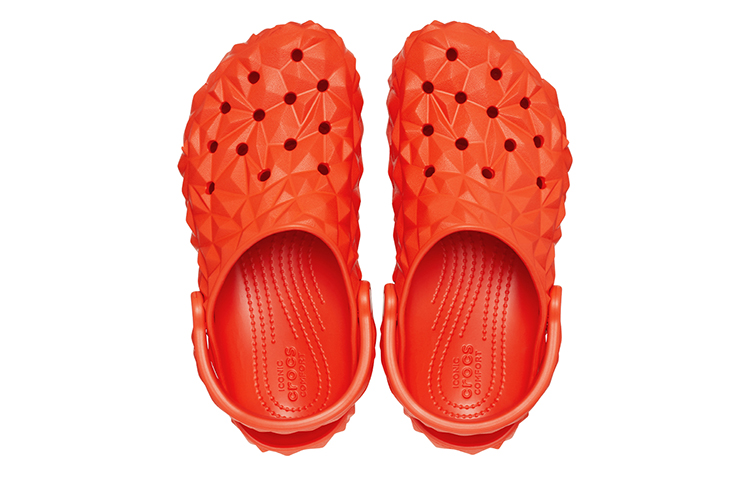 Shop Crocs卡駱馳 經典榴蓮洞洞鞋 女款 熔岩色