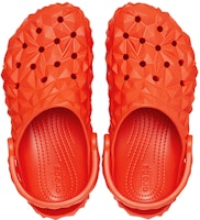 Crocs卡駱馳 經典榴蓮洞洞鞋 女款 熔岩色 Shop Crocs卡駱馳 經典榴蓮洞洞鞋 女款 熔岩色