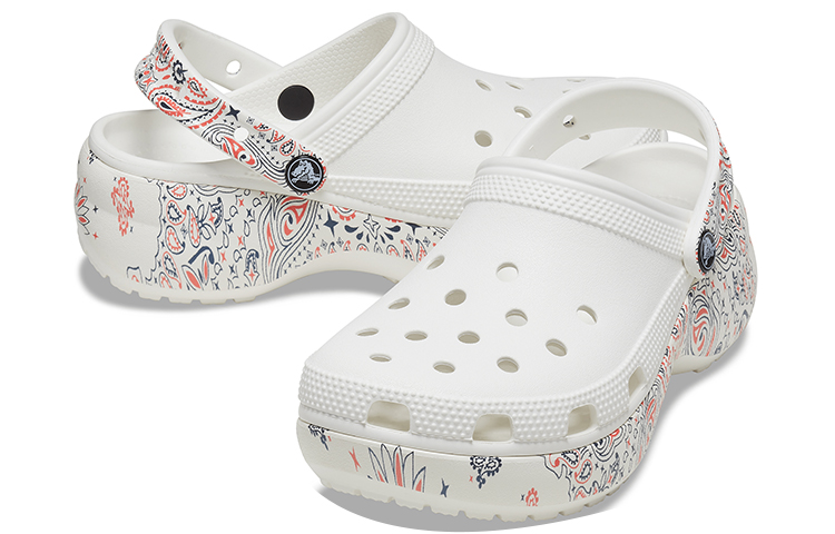 Shop 卡駱馳 Classic Clog 滿印繪畫圖案 厚底運動涼鞋 白