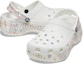 Shop 卡駱馳 Classic Clog 滿印繪畫圖案 厚底運動涼鞋 白