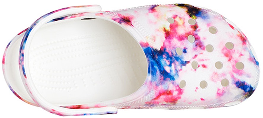 (W) Crocs Klasik Tie Dye Grafik Clog 'Garnet & Multi' 205453-6TS Lookbook (W) Crocs Klasik Tie Dye Grafik Clog 'Garnet & Multi' 205453-6TS