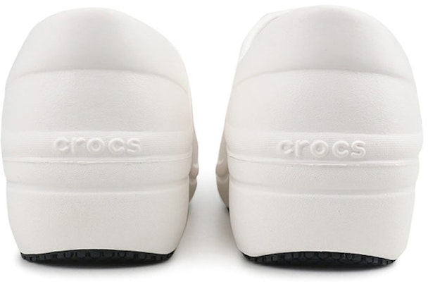 (W) Sandal Crocs Putih Sol Tebal Nyaman 204045-100 Lookbook (W) Sandal Crocs Putih Sol Tebal Nyaman 204045-100