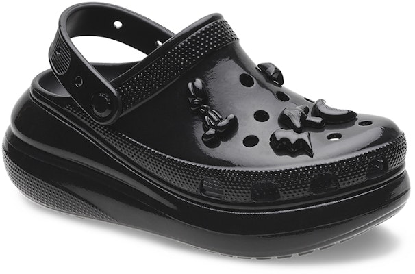 Crocs卡駱馳 經典亮繹泡芙洞洞涼鞋 女款 黑色 Lookbook Crocs卡駱馳 經典亮繹泡芙洞洞涼鞋 女款 黑色