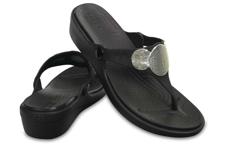 Shop (W) Crocs Sanrah Sandali Zeppa Nera Comoda ed Elegante 204009-923