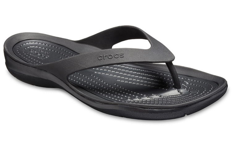 Lookbook Crocs 激浪簡潔防滑人字運動拖鞋 女款 黑色