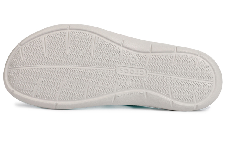 Shop Crocs Swiftwater 戶外沙灘 舒適防滑運動拖鞋 女款 冰藍