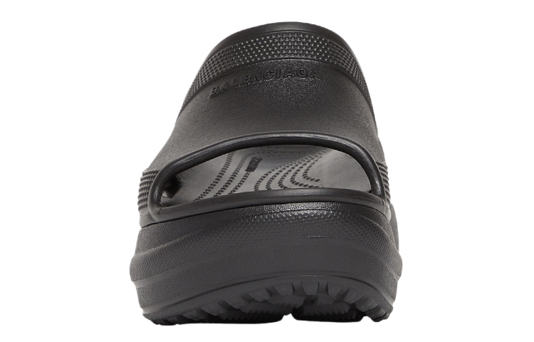 Shop 巴黎世家 Balenciaga Pool Crocs 百搭時尚涼拖 女款 黑色