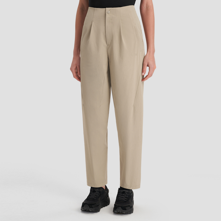 Shop (W) デサント デュアリス アーバンコミューター ウーブン スポーツパンツ - ミニマリストデザイン D4232DPT81