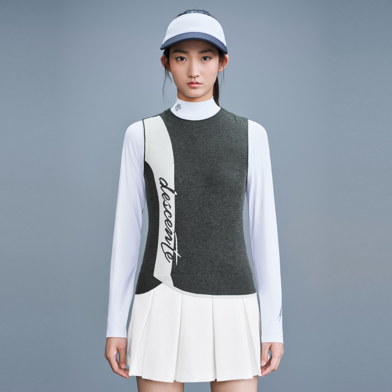 Lookbook (W) DESCENTE FW23 FIELD Knit Vest Wanita - Gaya Pullover Warna Berblok. G333WFKV91