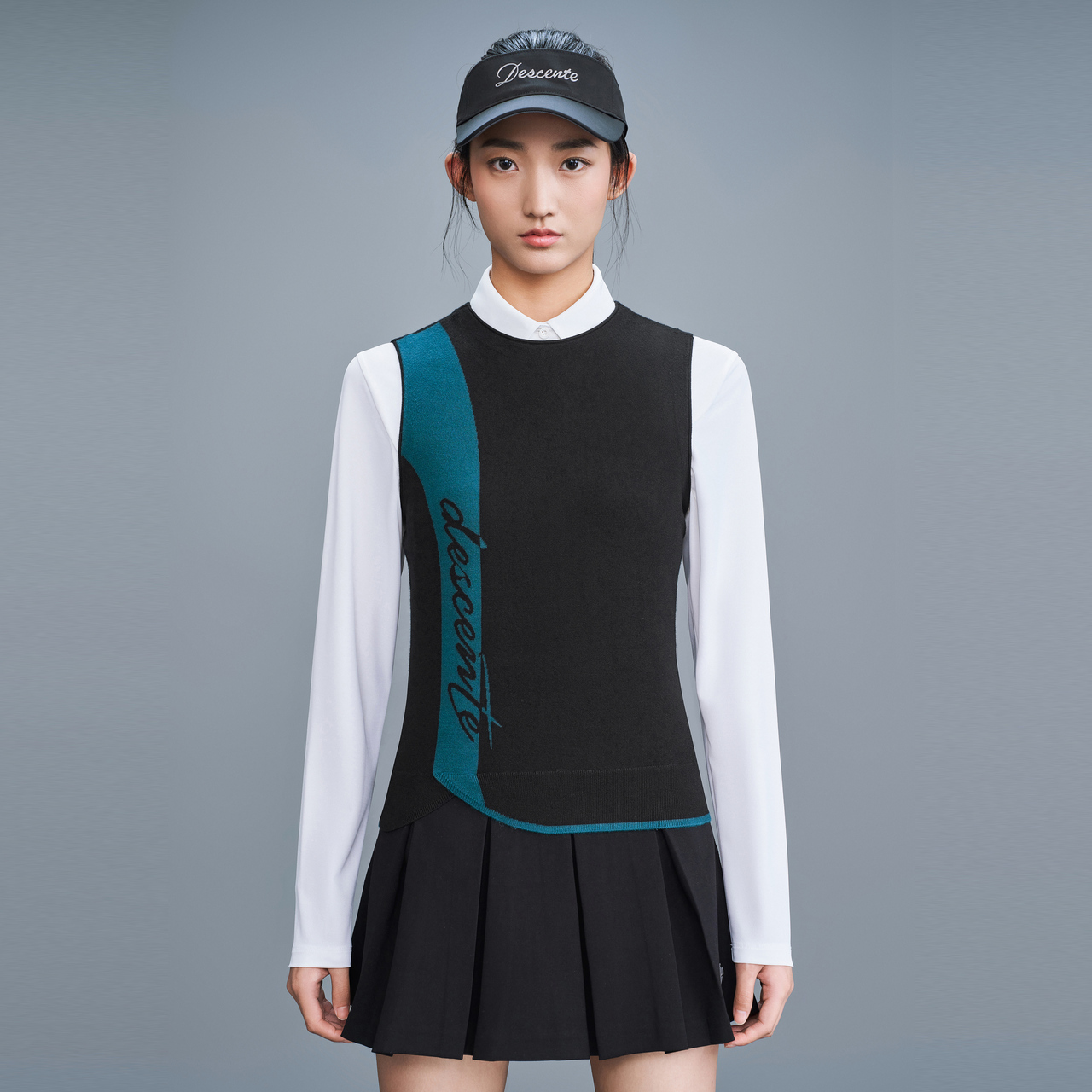 Details for (W) DESCENTE FW23 FIELD Knit Vest Wanita - Gaya Pullover Warna Berblok. G333WFKV91