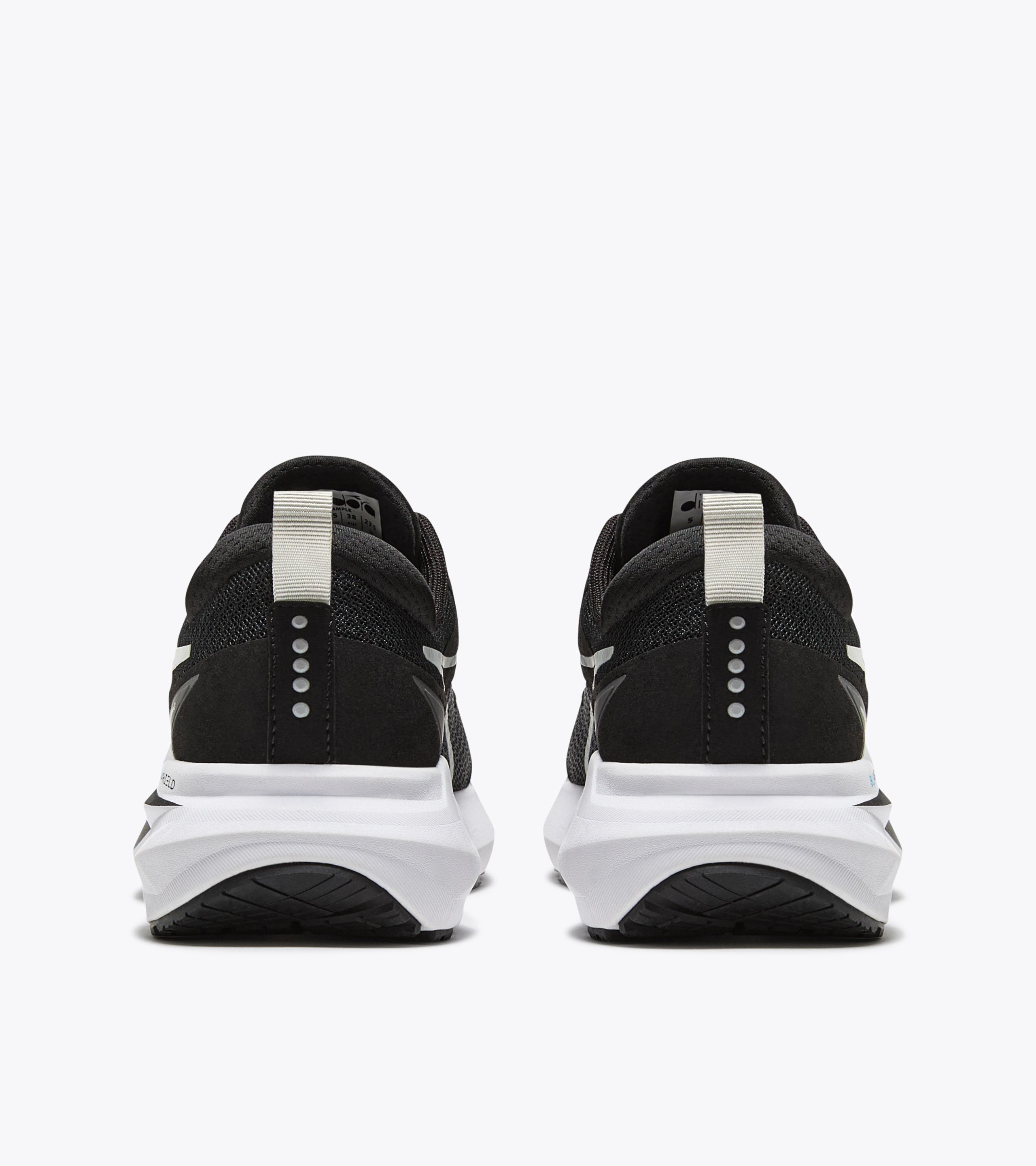 Order (W) Diadora MYTHOS BLUSHIELD VIGORE 3 女鞋 101.180679_C7406