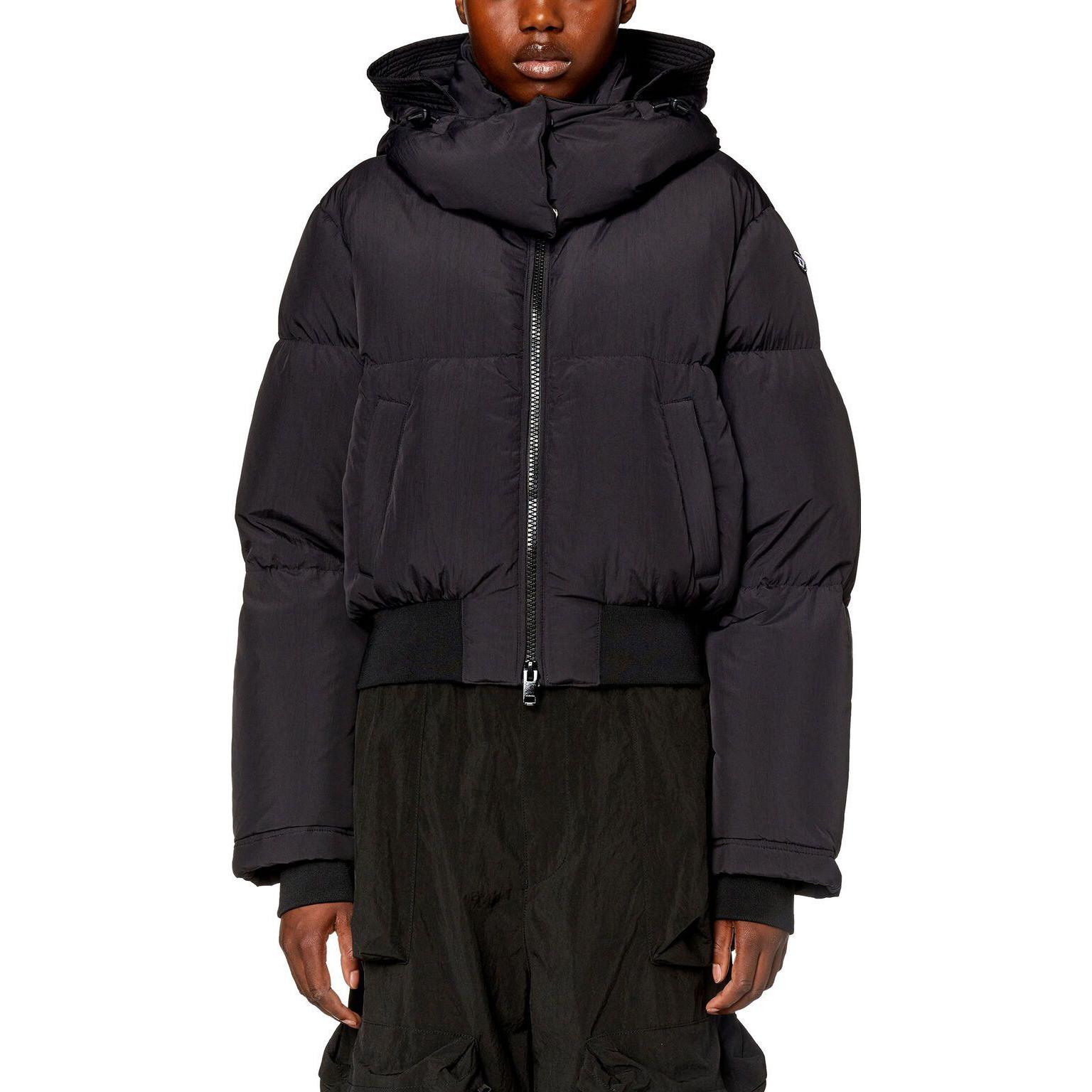 Lookbook (W) DIESEL Jaket Kasual Hitam Polos dengan Resleting. A105780AEAI-9XX