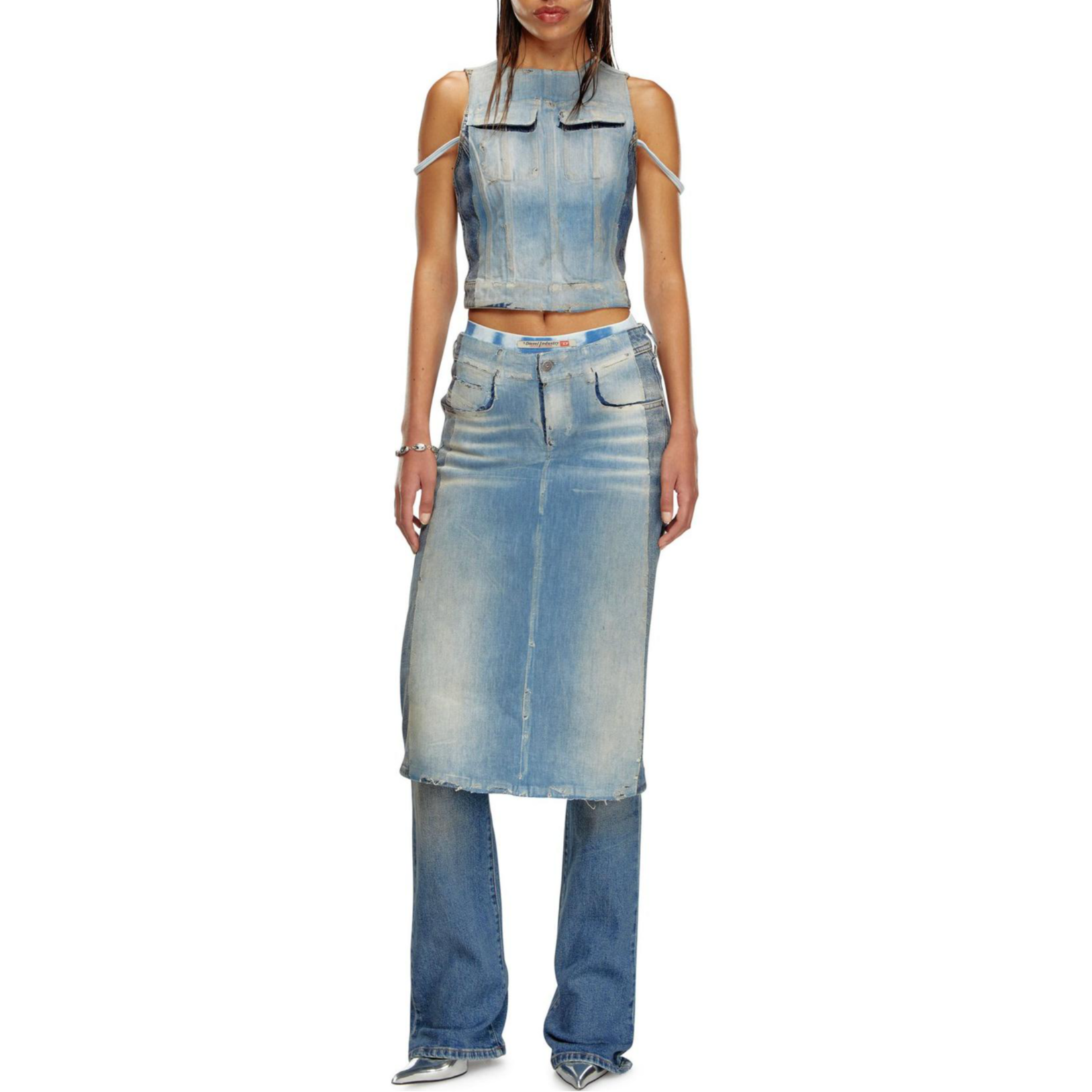 (Women) DIESEL FW24 D-Sel Low-Rise Flared Denim Jeans for Women in Mid Blue. A14756007X8-01 圖 3