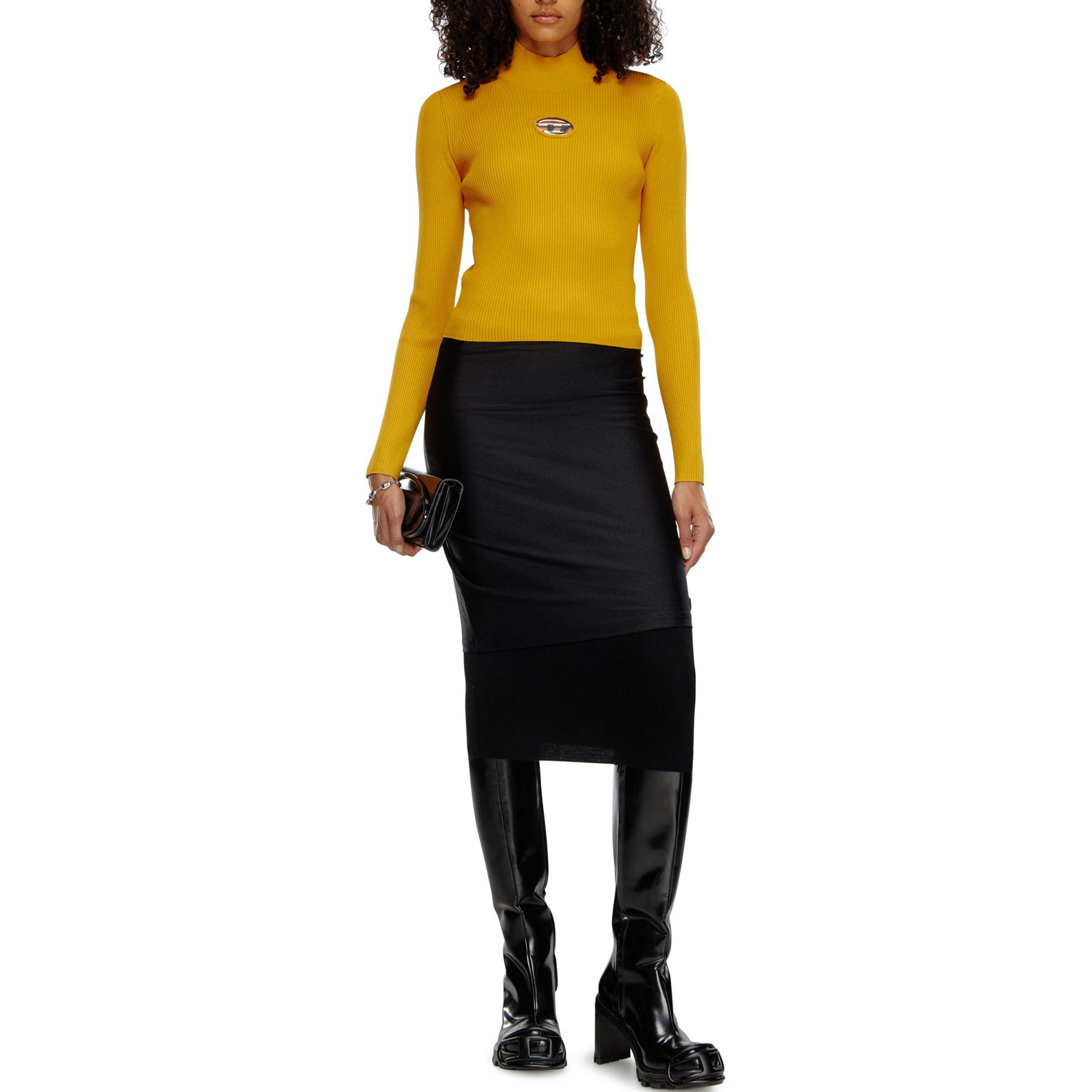 Lookbook (W) DIESEL OVAL-D 高领针织毛衣配金属标志 浅棕色 A141870DLAX-7ER