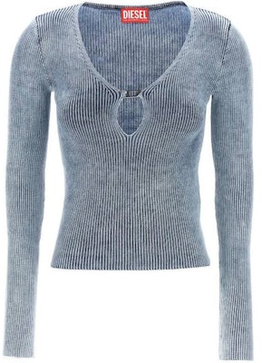 (W) DIESEL SS24 OVAL-D Sweater Leher-V Oversaiz Biru Muda. A124250CHAQ-8NC Order (W) DIESEL SS24 OVAL-D Sweater Leher-V Oversaiz Biru Muda. A124250CHAQ-8NC