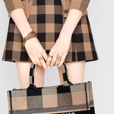 (Women) Dior 30 Montaigne Ring Vintage Gold Plated R0939MTGMT-D907 Lookbook (Women) Dior 30 Montaigne Ring Vintage Gold Plated R0939MTGMT-D907