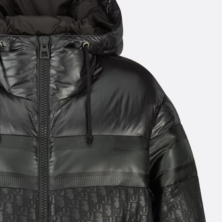 Purchase (W) DIOR Jaket Hoodie Hitam Puffer dengan Logo dan Resleting. 147C21A2762-X9000