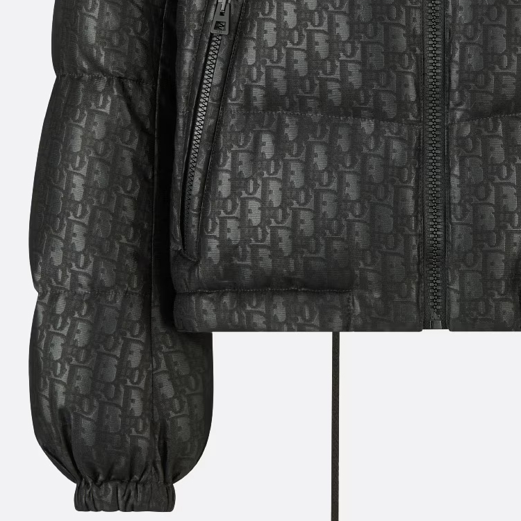 Sizing (W) DIOR Jaket Hoodie Hitam Puffer dengan Logo dan Resleting. 147C21A2762-X9000