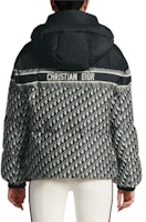 (W) DIOR Hoodie Jaket Biru Full-Zip dengan Full Print Huruf Bergaris. 417C22A2968-X5803 Purchase (W) DIOR Hoodie Jaket Biru Full-Zip dengan Full Print Huruf Bergaris. 417C22A2968-X5803