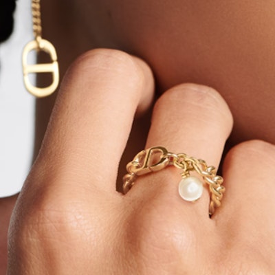 (W) DIOR 金属树脂珍珠戒指搭配标志性Logo设计. R2077WOMMTD300 Purchase (W) DIOR 金属树脂珍珠戒指搭配标志性Logo设计. R2077WOMMTD300