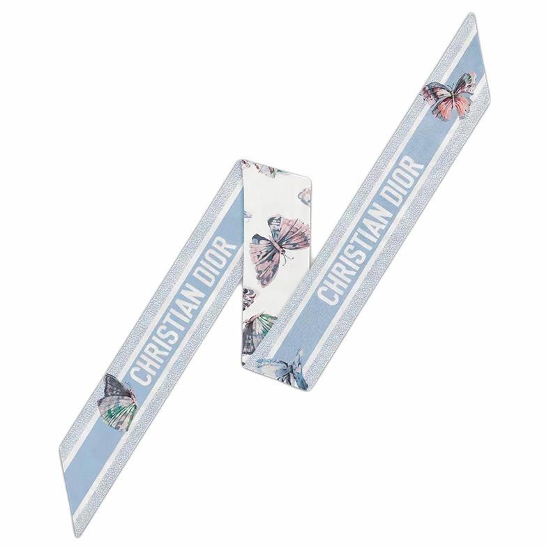 Lookbook (W) 디올 라이트 블루 실크 스카프 스트라이프 버터플라이 프린트 디자인. 52PAC106I608_C515