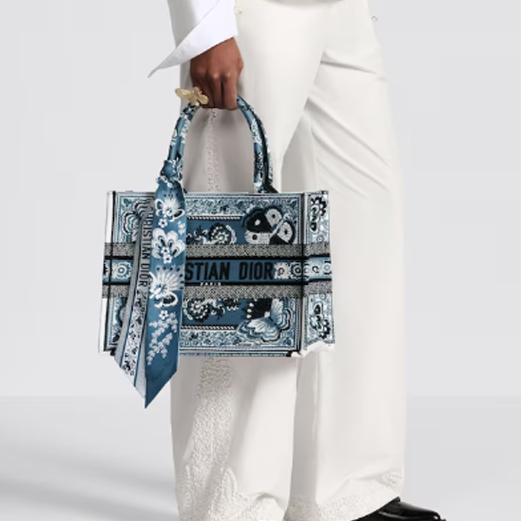 (Women) DIOR  Silk Scarf Blue with Pointed Edge Design. 41BAP106I616C527 圖 5