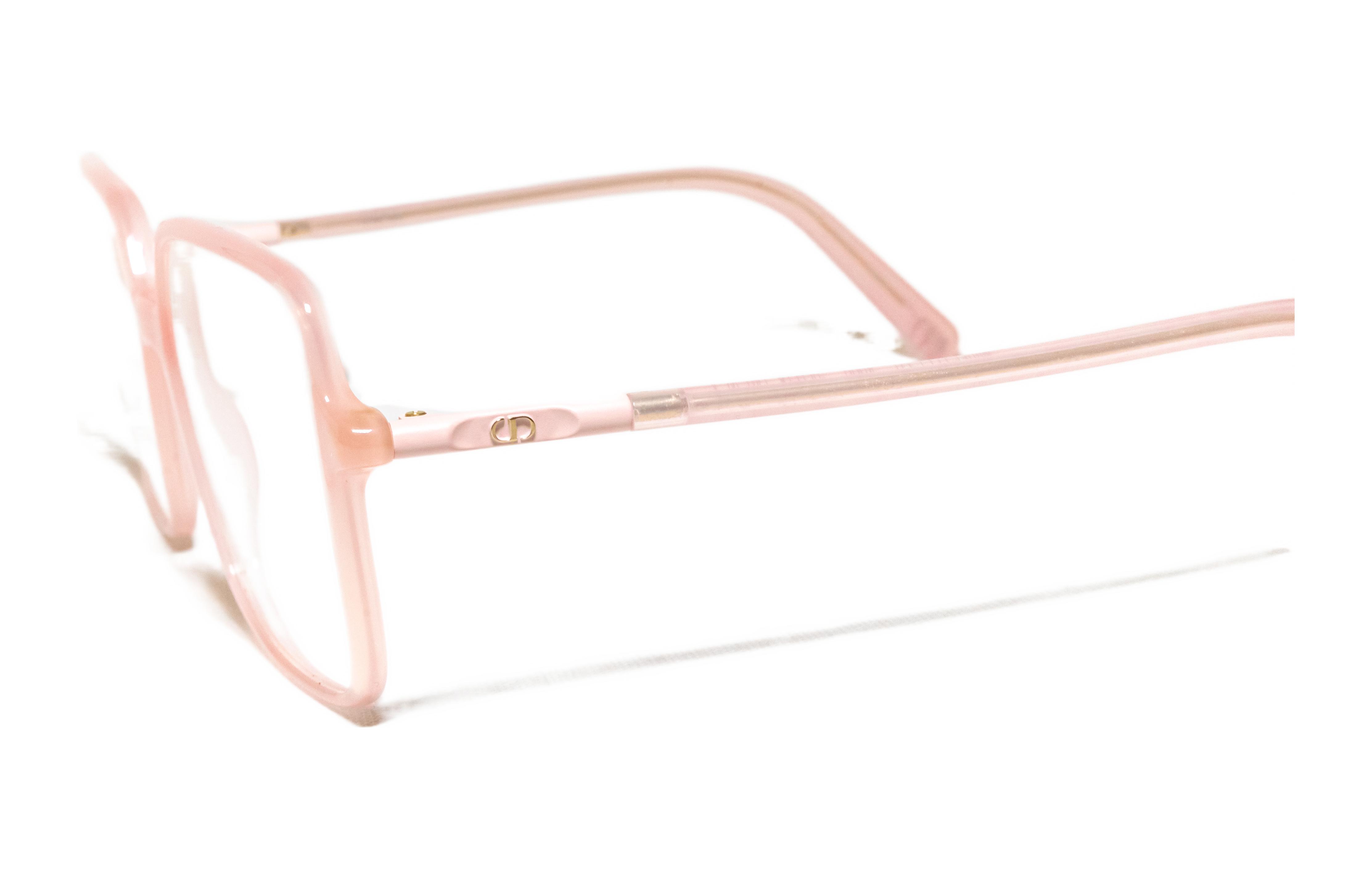 Details for (W) DIOR 方形光学眼镜，侧边标志细节设计。 MINICDOS2I-4000