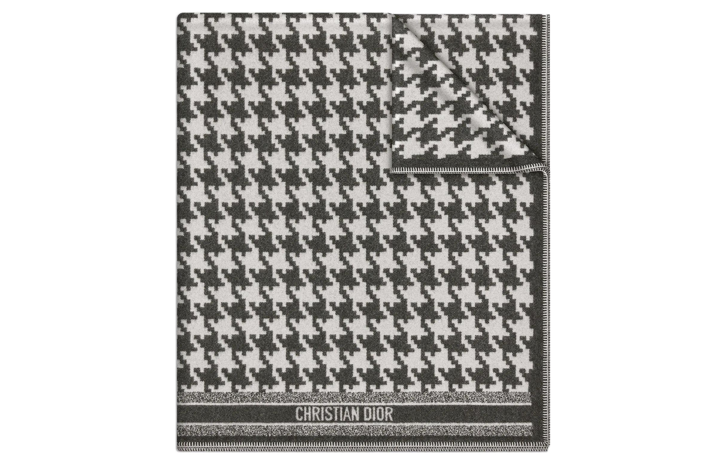 (Women) DIOR  Stylish Comfortable Shawl with Iconic Stripe Pattern. 21PDP350I001_C888