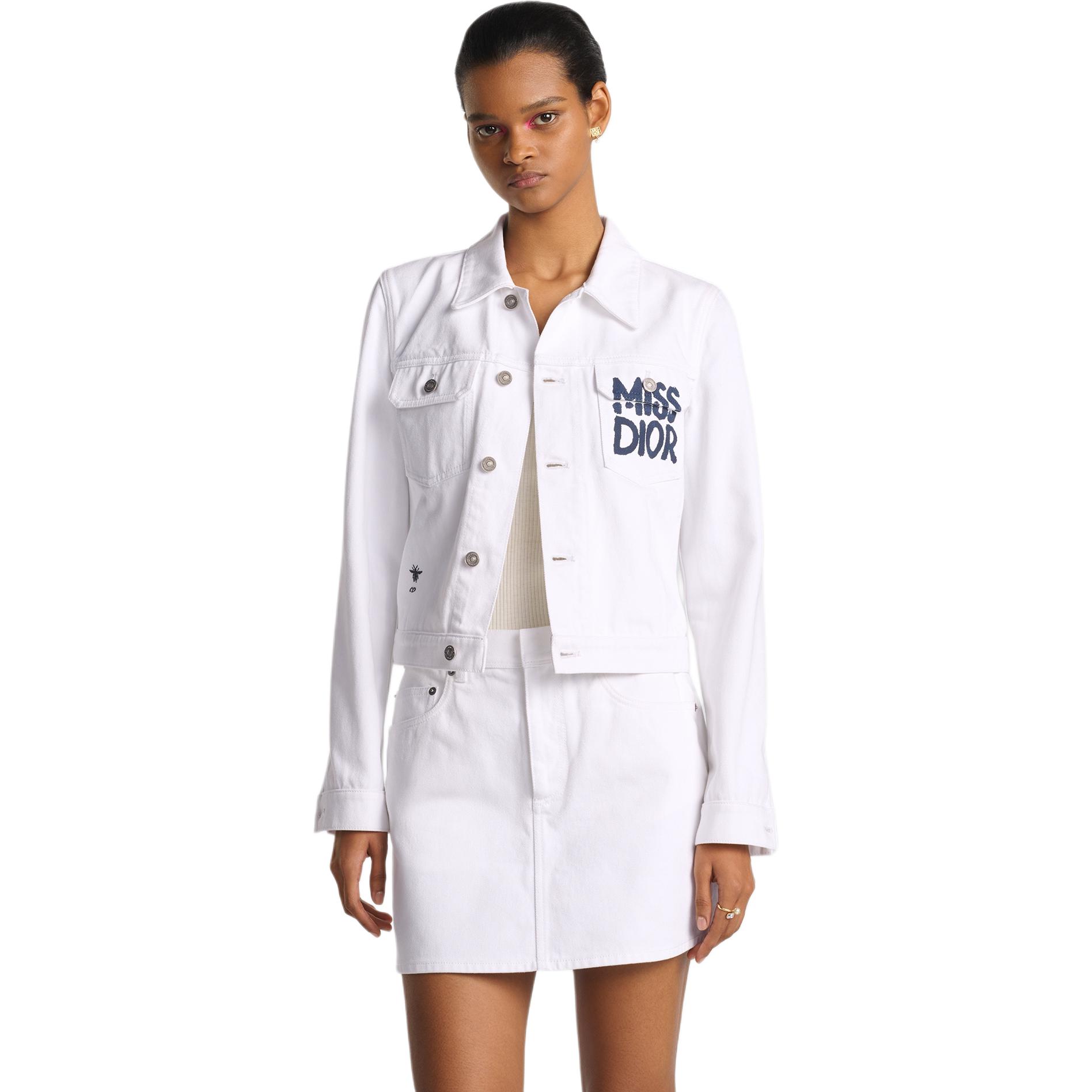 Purchase (W) 디올 화이트 로고 프린트 싱글 브레스티드 숏 데님 재킷. 452V11A3387-X5803