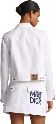 (W) 디올 화이트 로고 프린트 싱글 브레스티드 숏 데님 재킷. 452V11A3387-X5803 Details for (W) 디올 화이트 로고 프린트 싱글 브레스티드 숏 데님 재킷. 452V11A3387-X5803