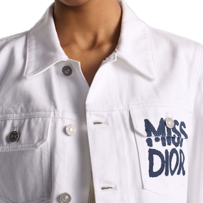 (W) 디올 화이트 로고 프린트 싱글 브레스티드 숏 데님 재킷. 452V11A3387-X5803 Sizing (W) 디올 화이트 로고 프린트 싱글 브레스티드 숏 데님 재킷. 452V11A3387-X5803