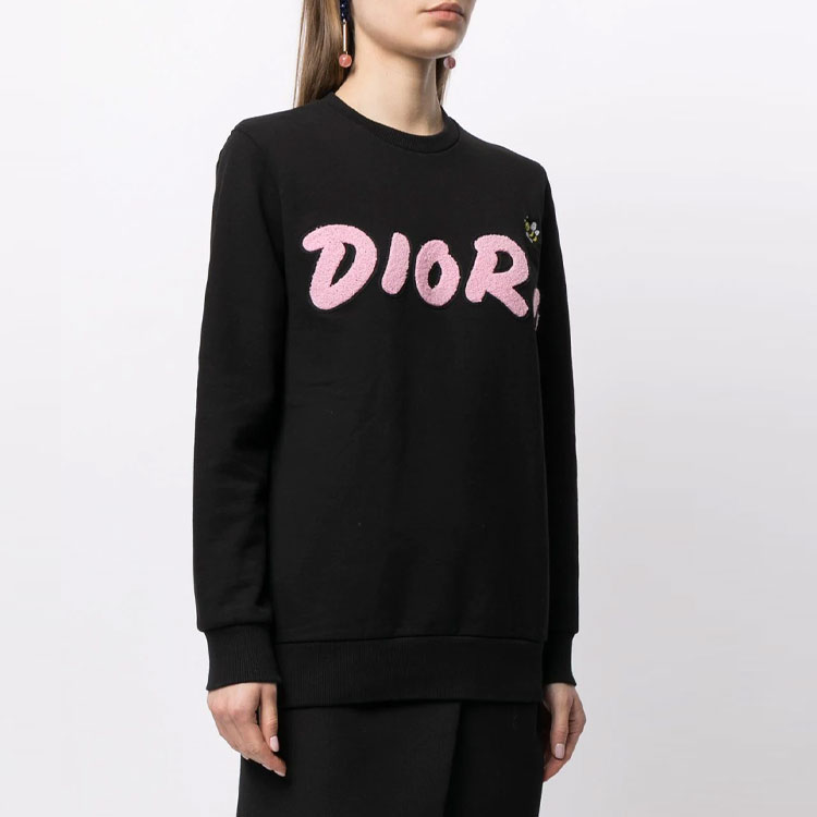 Shop (W) Dior Archive Letter Patch Crewneck Pullover Wanita Hitam. 923J620W1242-984