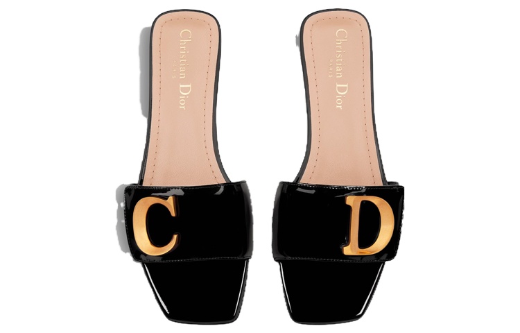 Shop (W) Dior C'est Dior 'Selipar Rata Kulit Hitam'. KCQ887VNI_S900