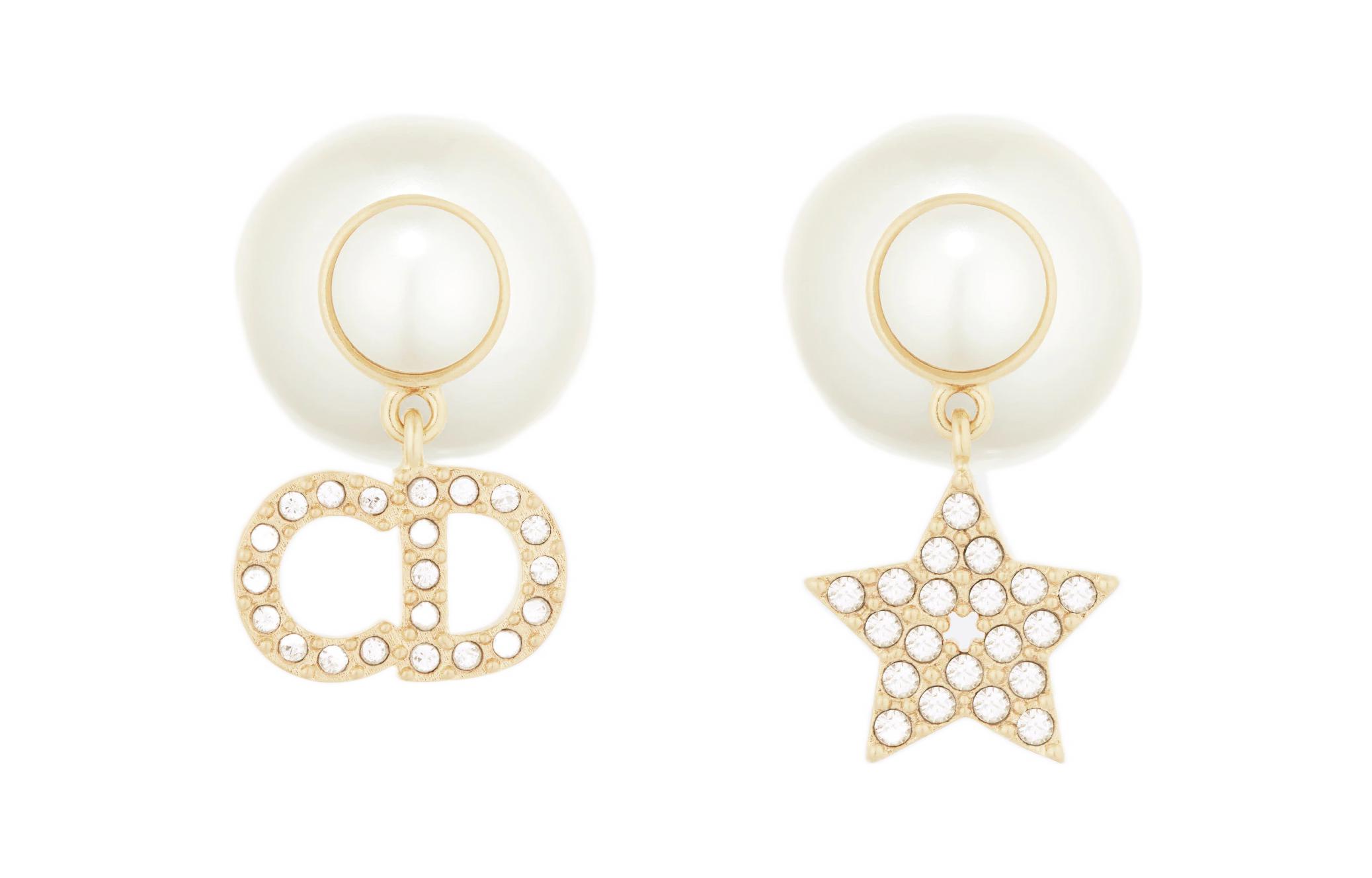 Lookbook (W) Anting DIOR CD Asymmetric Star Charm Putih/Gold Metal Resin Wanita E1038TRICY_D03S