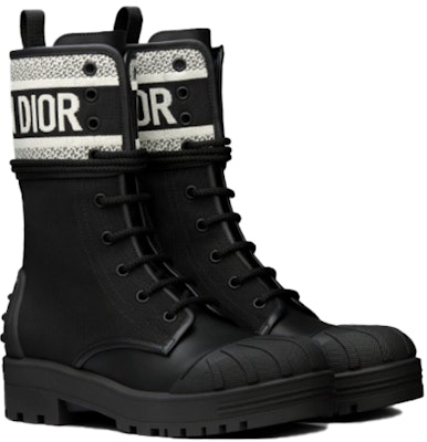 (W) 디올 D-메이저 블랙 자수 가죽 앵클부츠 (Dior D-Major 블랙 자수 부츠 is even shorter) KDI675SCR_S52X Lookbook (W) 디올 D-메이저 블랙 자수 가죽 앵클부츠 (Dior D-Major 블랙 자수 부츠 is even shorter) KDI675SCR_S52X