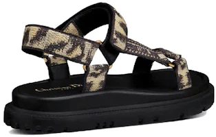 Shop (Women) Dior D-Wave 'Beige' KCQ916DLP_S24U