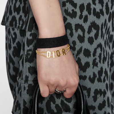 (W) DIOR 女士雙鏈金屬手鏈. B1677WOMMT-D300 Lookbook (W) DIOR 女士雙鏈金屬手鏈. B1677WOMMT-D300