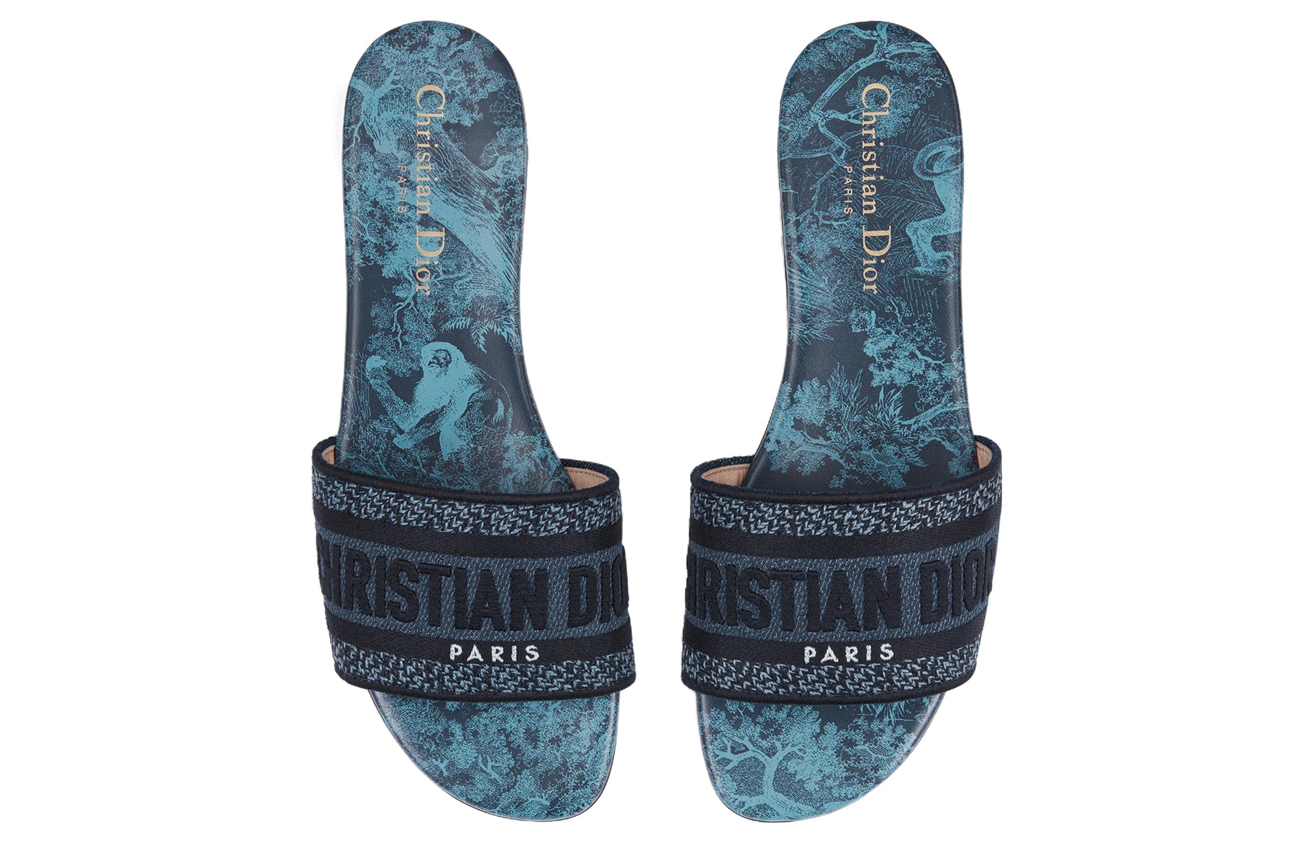 Shop (W) 디올 드웨이 자수 캔버스 슬라이드 (블루) KCQ308TJD_S92Z