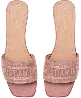 (W) 디올 드웨이 힐 슬라이드 "핑크 로고 자수" (Dior Dway 힐 슬라이드 "핑크 로고") KCQ858SBX_S70K Lookbook (W) 디올 드웨이 힐 슬라이드 "핑크 로고 자수" (Dior Dway 힐 슬라이드 "핑크 로고") KCQ858SBX_S70K