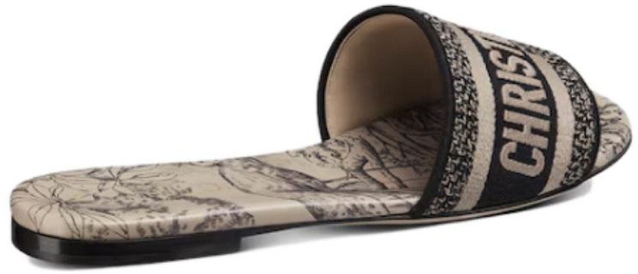 (W) Dior Dway Slide 'Beige Hitam' KCQ209VOY_S37U Lookbook (W) Dior Dway Slide 'Beige Hitam' KCQ209VOY_S37U