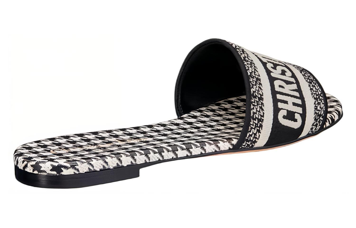 Shop (W) Dior Dway Slide ''Zwart'' KCQ209MPK_S19W