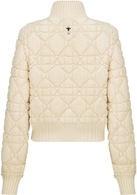 (W) DIOR ESSENTIAL FW22 Jaket Knit Wool Zip-Up - Putih Gading 254V20AM340-X0200 Lookbook (W) DIOR ESSENTIAL FW22 Jaket Knit Wool Zip-Up - Putih Gading 254V20AM340-X0200