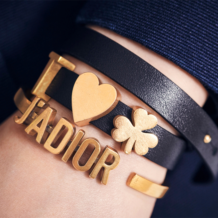 (Women) Dior Gold-Tone Letter Cutout Aged Metal Open Cuff Bracelet for Women B0632ADRMT_D907 圖 3