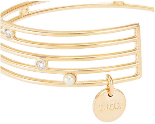 (W) 디올 금 팔찌 여성용 - 메탈, 레진, 진주, 크리스탈 컷아웃 디자인. B2415WOMCYD03S Lookbook (W) 디올 금 팔찌 여성용 - 메탈, 레진, 진주, 크리스탈 컷아웃 디자인. B2415WOMCYD03S