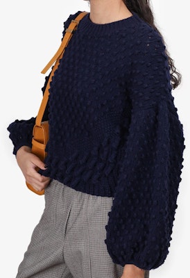 (W) DIOR Navy Blue Sweater Lengan Panjang Kasual Crewneck. 7H24523AM211-502 Lookbook (W) DIOR Navy Blue Sweater Lengan Panjang Kasual Crewneck. 7H24523AM211-502