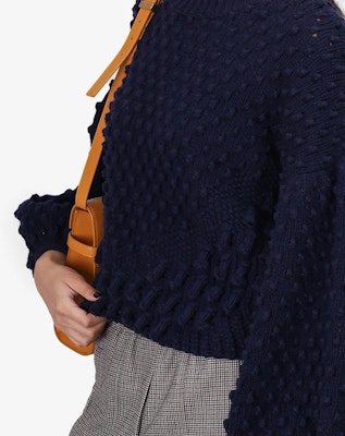 (W) DIOR Navy Blue Sweater Lengan Panjang Kasual Crewneck. 7H24523AM211-502 Sizing (W) DIOR Navy Blue Sweater Lengan Panjang Kasual Crewneck. 7H24523AM211-502