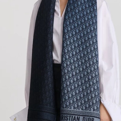 (W) 디올 오블리크 그라데이션 울 스카프 여성용 - 네이비 블루. 51DOB203I060_C540 Shop (W) 디올 오블리크 그라데이션 울 스카프 여성용 - 네이비 블루. 51DOB203I060_C540
